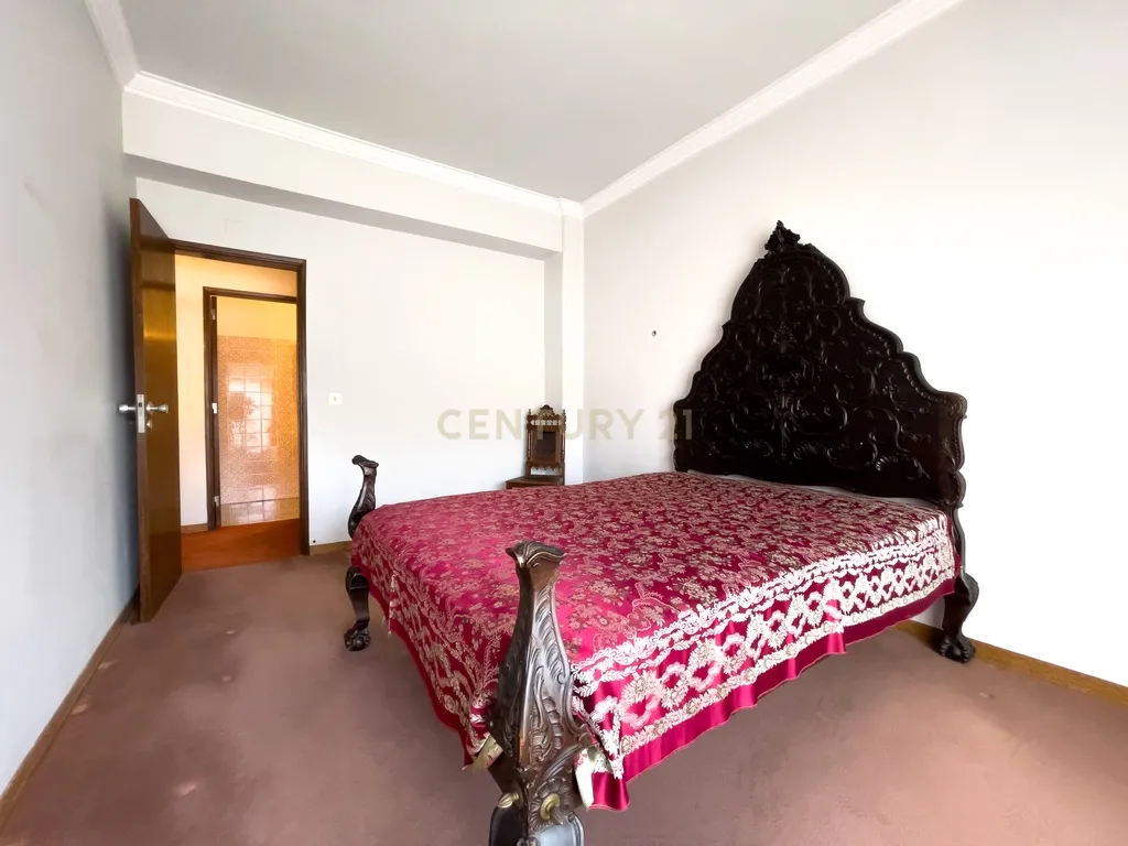 Apartamento T4 com Terraço de 60m² em Cacilhas/Almada - Image 22