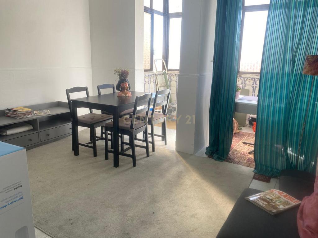 Apartamento T2 com Vista Panorâmica em Barreiro - Image 23