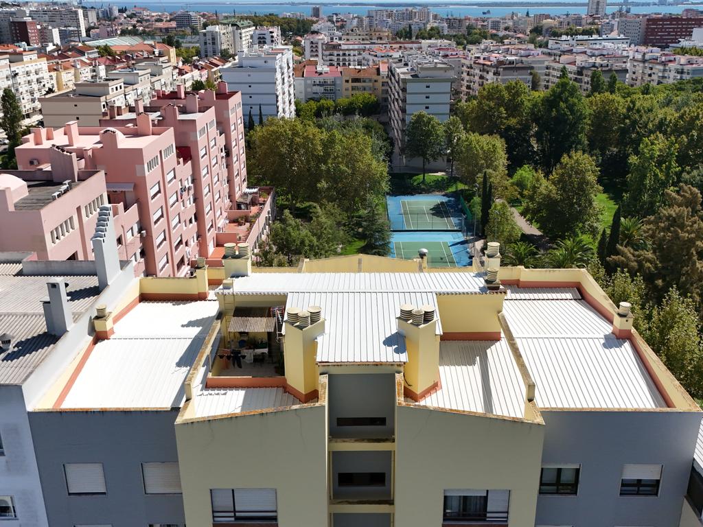 Luxuoso Apartamento T2, Totalmente Remodelado, em Vanicelos, em Setúbal - Image 16