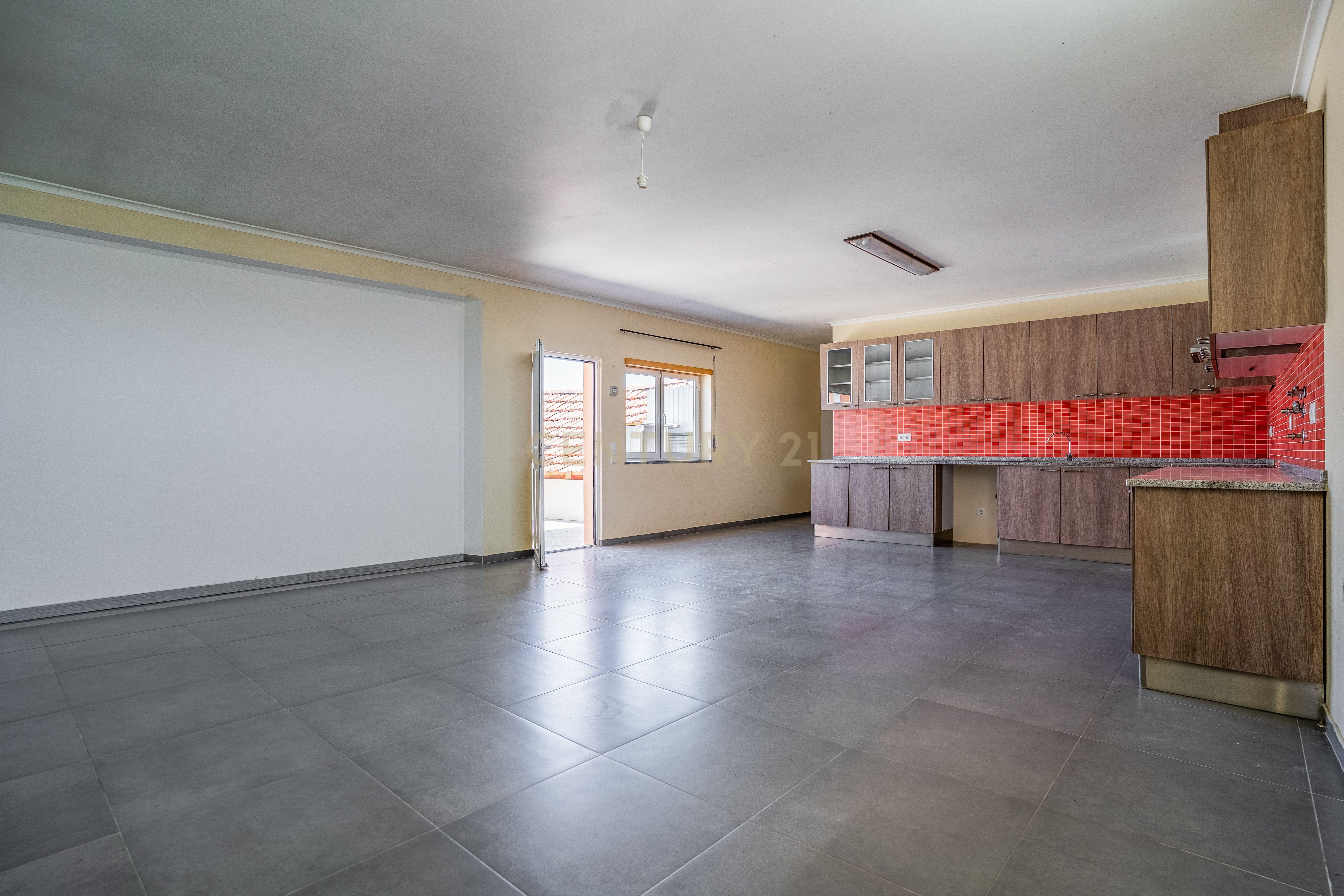 Fotografia 6 de Oportunidade | Moradia T2 Funcional com Espaço Extra – Dagorda, Vermelha (Cadaval)