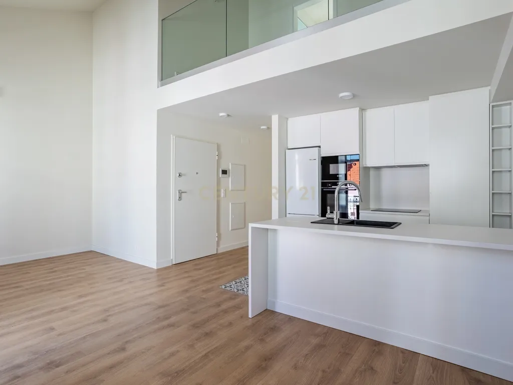 Duplex T3 para Venda, em Campolide – Pé-Direito Duplo, Terraço e Classe Energética A | 940.000 € - Image 6