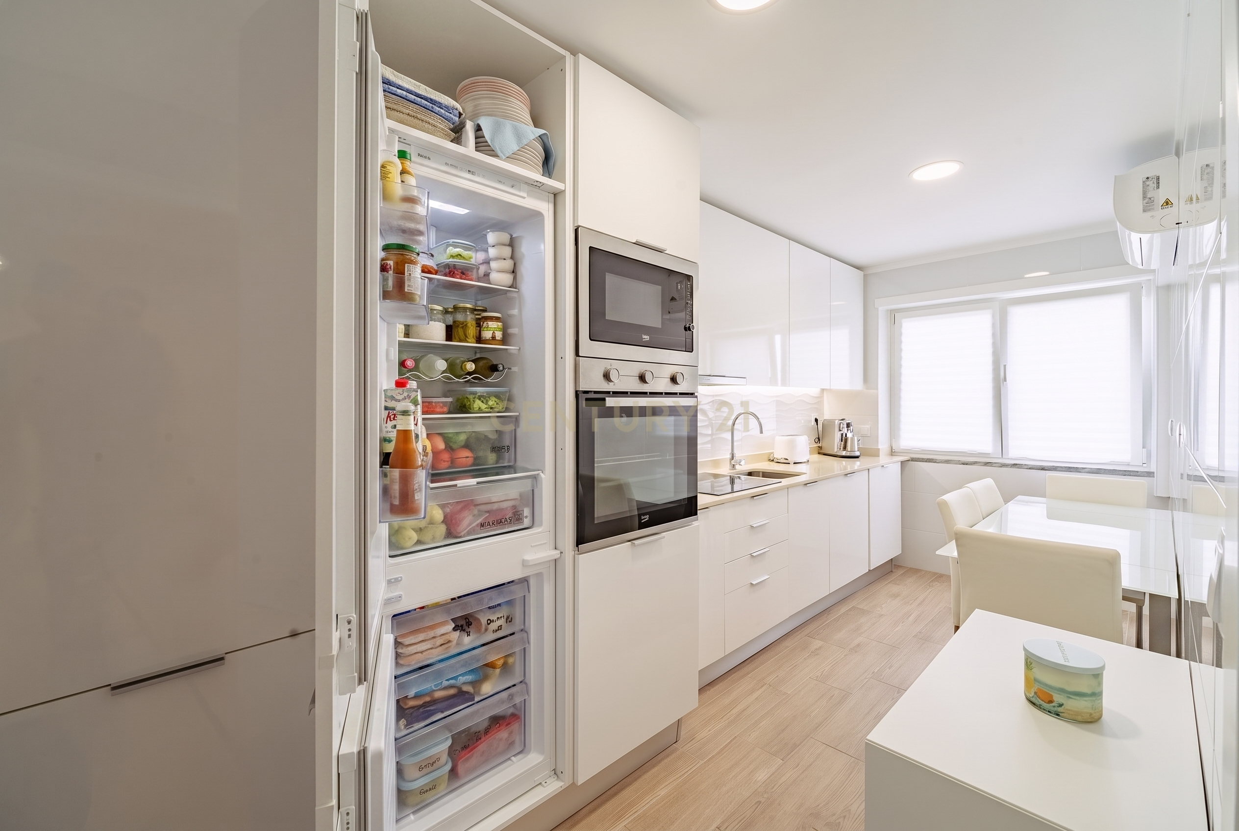 Fotografia 8 de Apartamento T2 Remodelado na Torre da Marinha