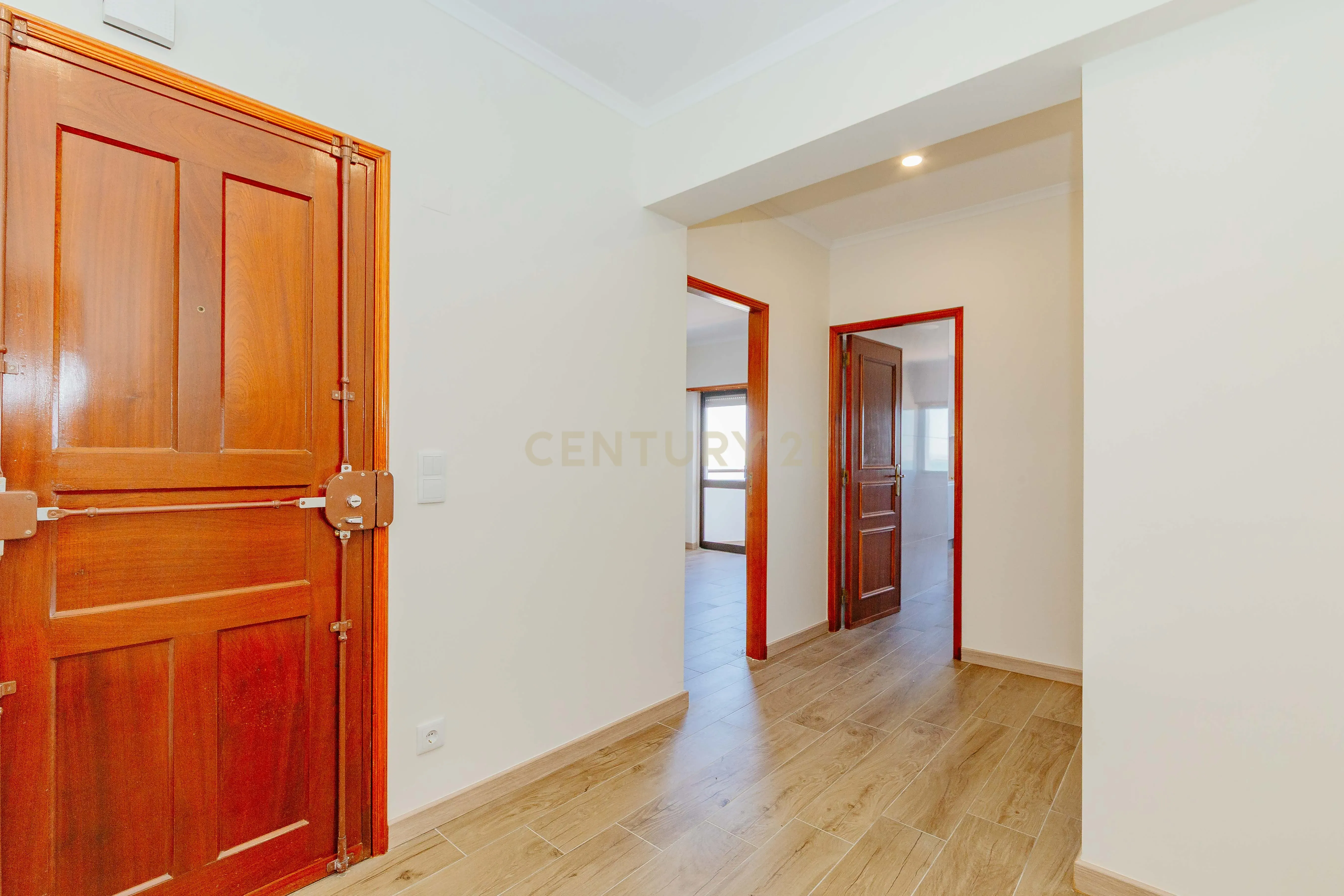 Apartamento T3 Renovado com Vista Rio em Santa Apolónia – Viva no Coração de Lisboa - Image 30