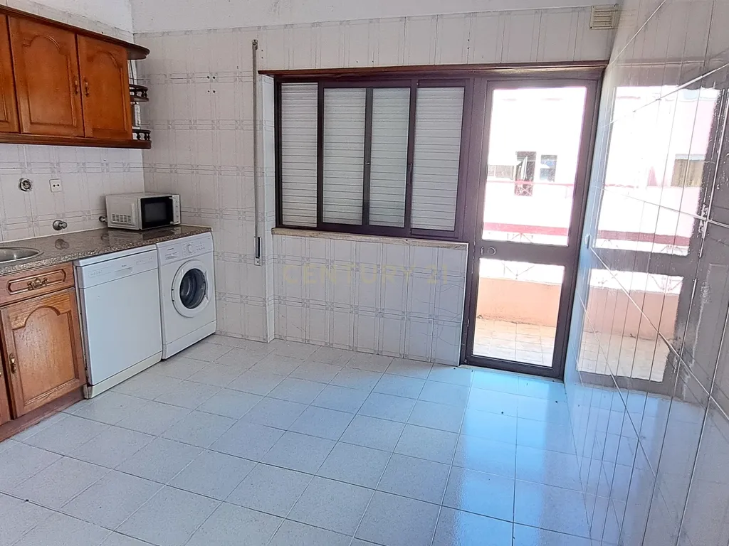 Apartamento T4 Duplex com 133m2 Montijo. - Image 5
