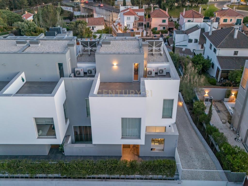Moradia Nova com 5 quartos + 2 dentro de um condomínio localizado a apenas 5 minutos do Kings College Cascais - Image 3
