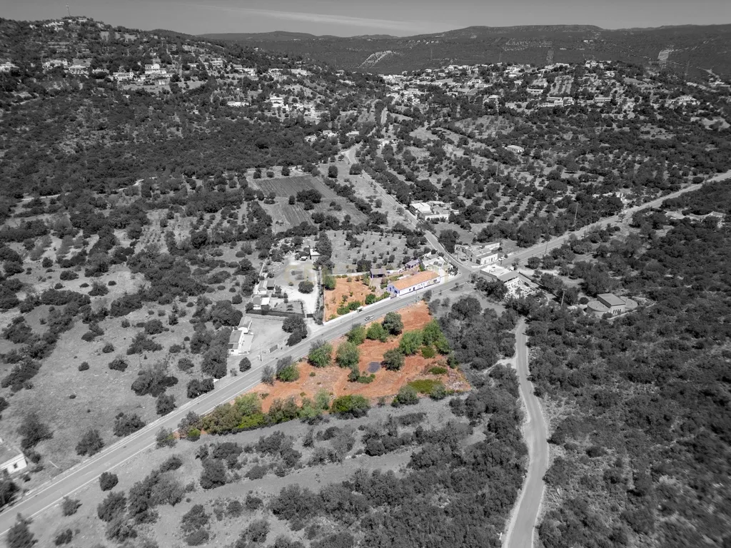 Encantadora Moradia com 7 Divisões em Parragil Loulé com Vista Campestre - Image 36