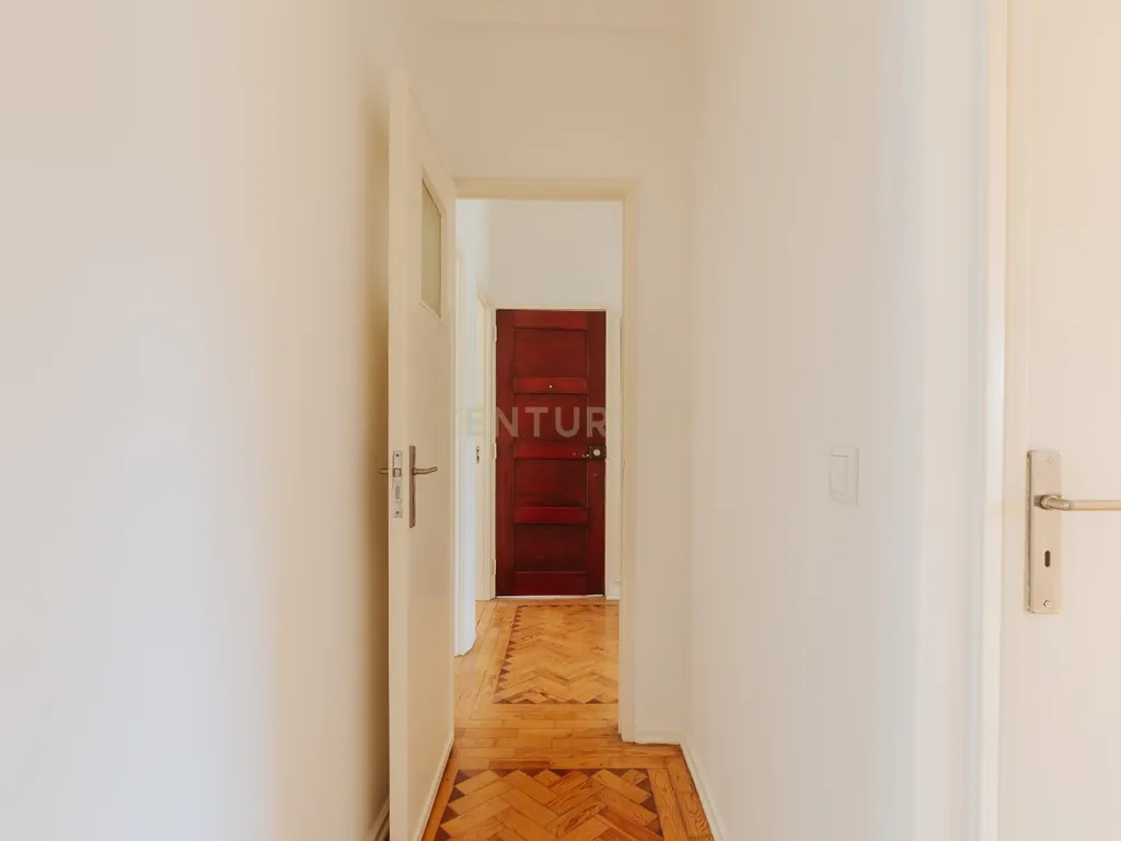 APARTAMENTO T4 COM VARANDA NO BEATO - EXCELENTE LOCALIZAÇÃO - Image 23