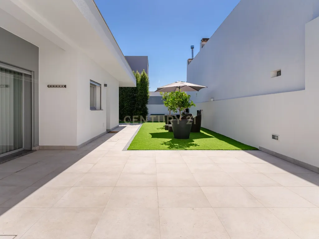 Moradia T4 Térrea de excelência com piscina e casa independente de 50m2 | Quinta da Marquesa - Image 49