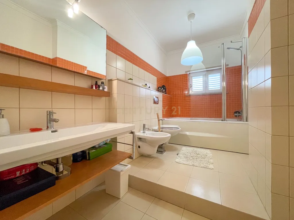 Moradia T5 com Piscina na Marisol - Almada - Image 27
