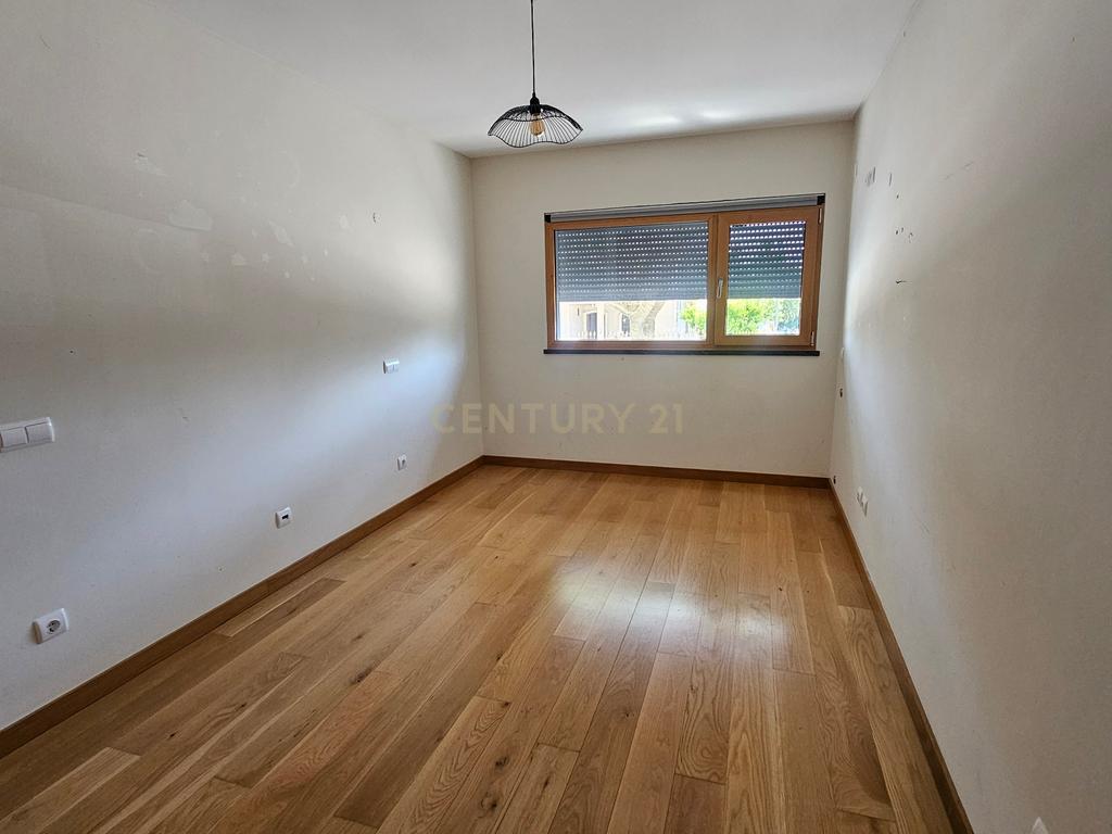 Apartamento T4 Santo André - Barreiro - Image 16