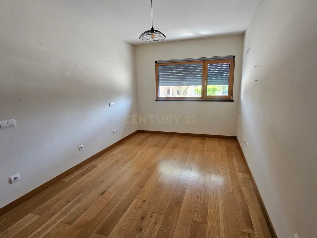 Apartamento T4 Santo André - Barreiro - Image 16