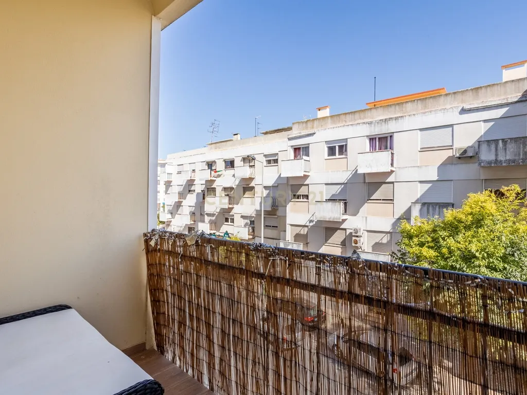 Apartamento T3 totalmente renovado, Laranjeiro. - Image 19