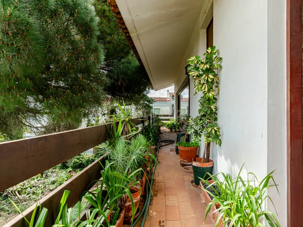 T6+1 em 1066 m2 de tranquilidade, para remodelar ou investir - Image 22