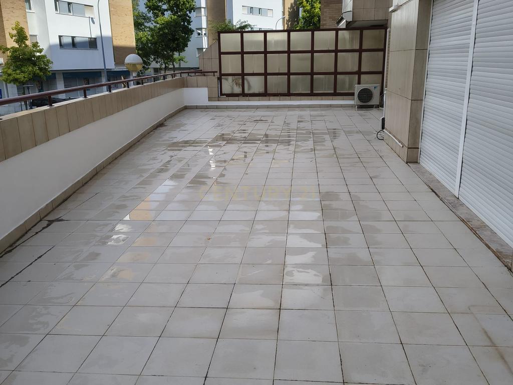 Fantástico T2 com Terraço e estacionamento, frente ao Parque das Conchas - Image 16