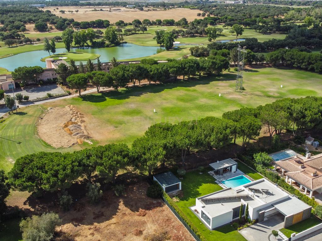 Moradia T3 no Condomínio Varandas do Golfe do Montado – Segurança, Conforto e Estilo de Vida Exclusivo - Image 83