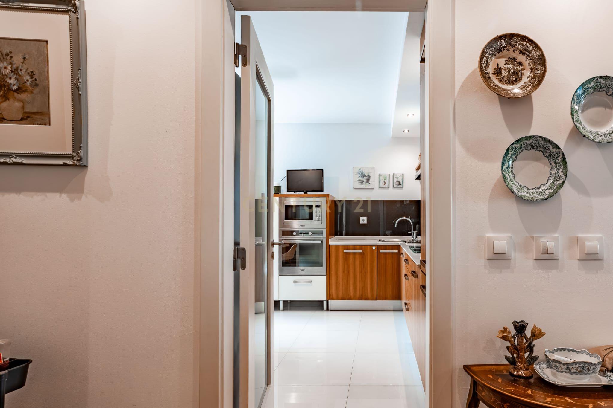 Fotografia 12 de T3 Remodelado com Garagem, Arrecadação e Excelentes Áreas