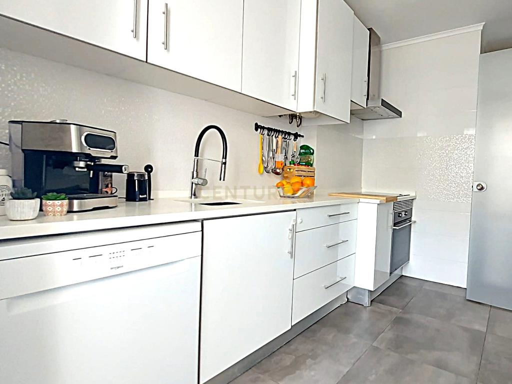 Apartamento T3+1 para Venda no Bairro do Montalvão, Setúbal - Image 1