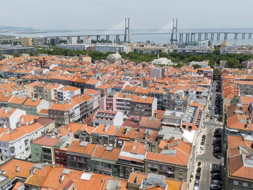 Apartamento Remodelado em Moscavide, Loures - 2 Quartos com Terraço - Image 28
