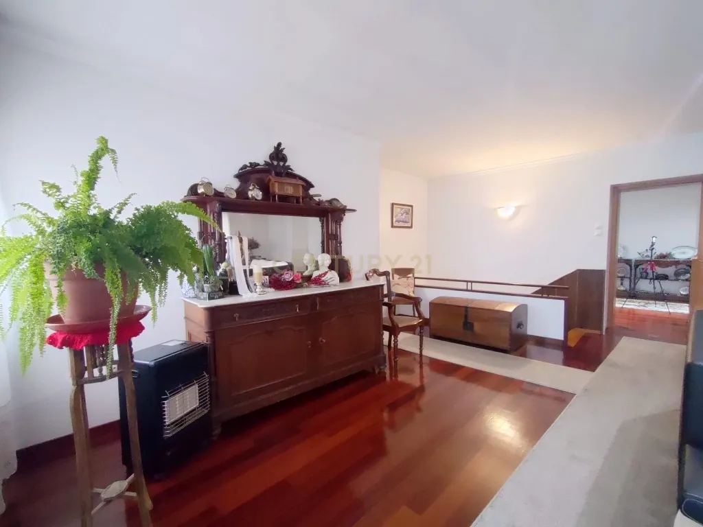 Moradia com Comércio em Amorim, Póvoa de Varzim - Uma Oportunidade Única! - Image 12