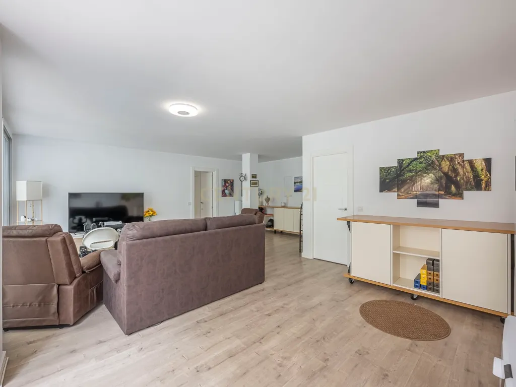 Moradia de Luxo a 500 Metros da Praia - Image 13