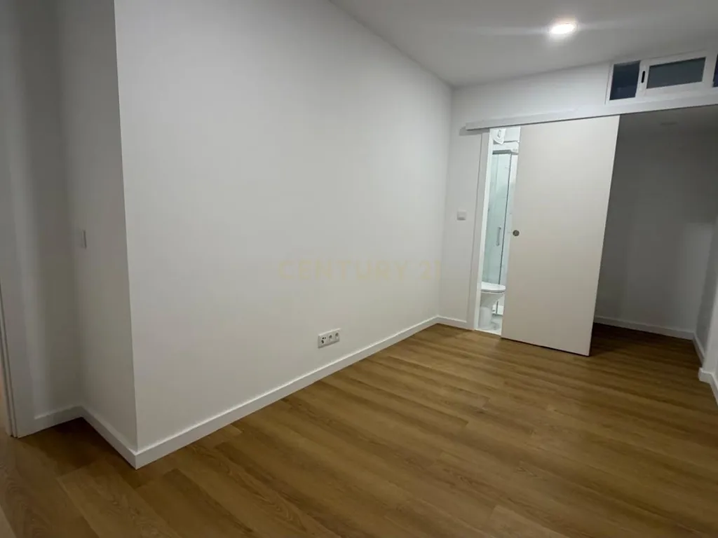 LOJA + T3 TOTALMENTE REMODELADO NA DAMAIA DE CIMA - AMADORA - Image 10