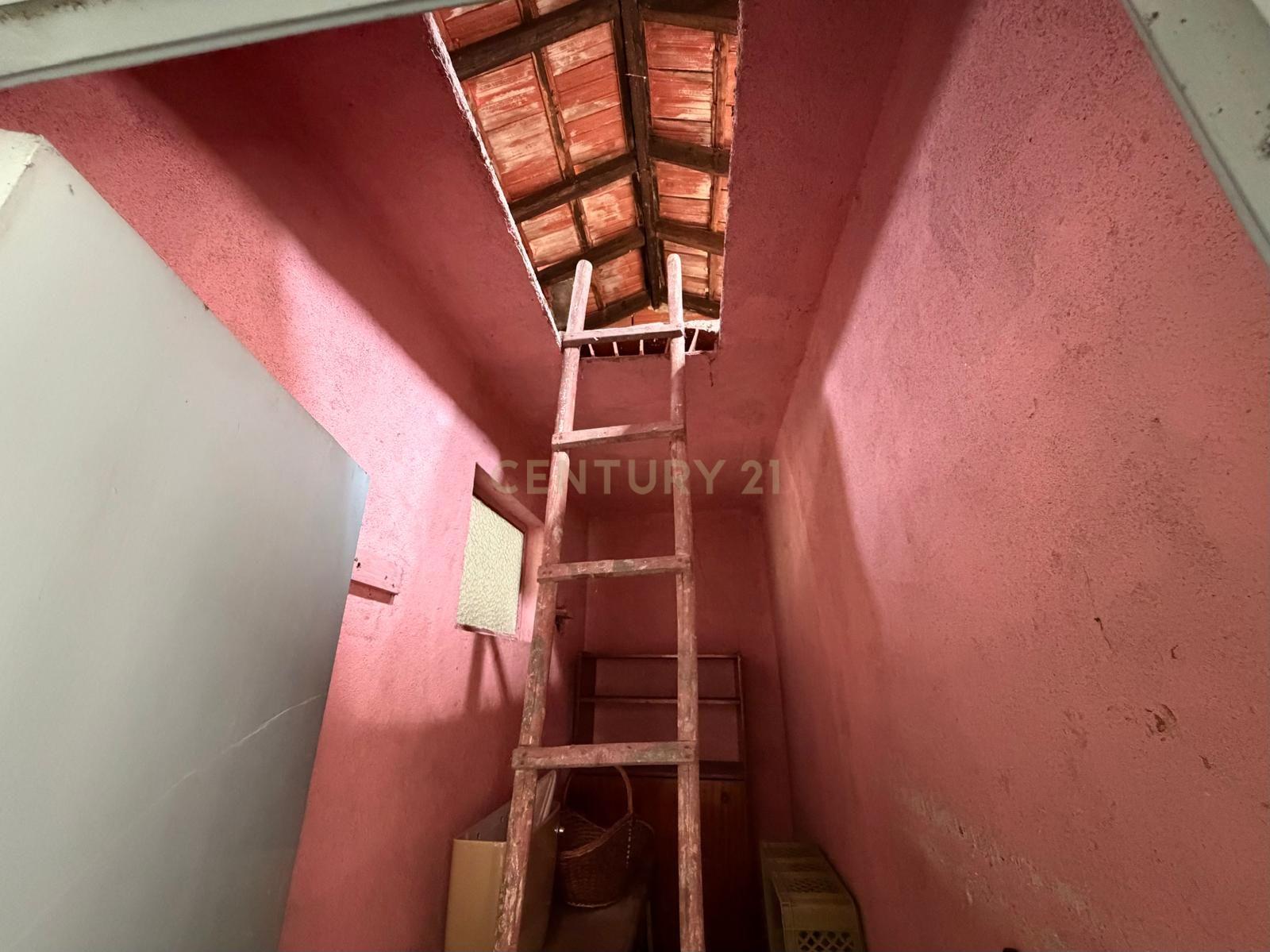 Fotografia 9 de Moradia T2 para Recuperação com Quintal – Excelente Oportunidade de Investimento no Pinhal Vidal