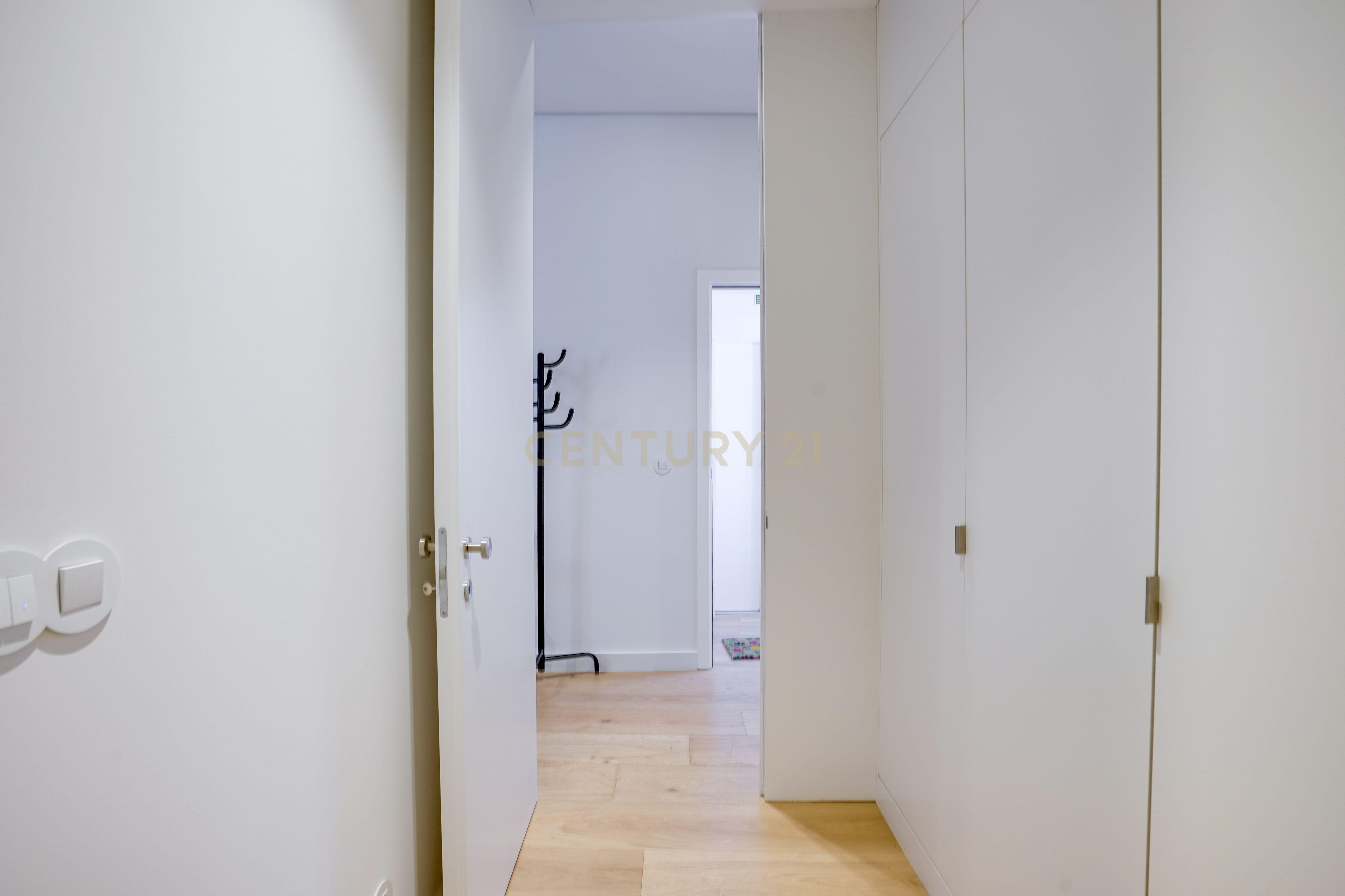 Luxuoso T1 em Lisboa com Vista e Acabamentos Modernos - Image 5