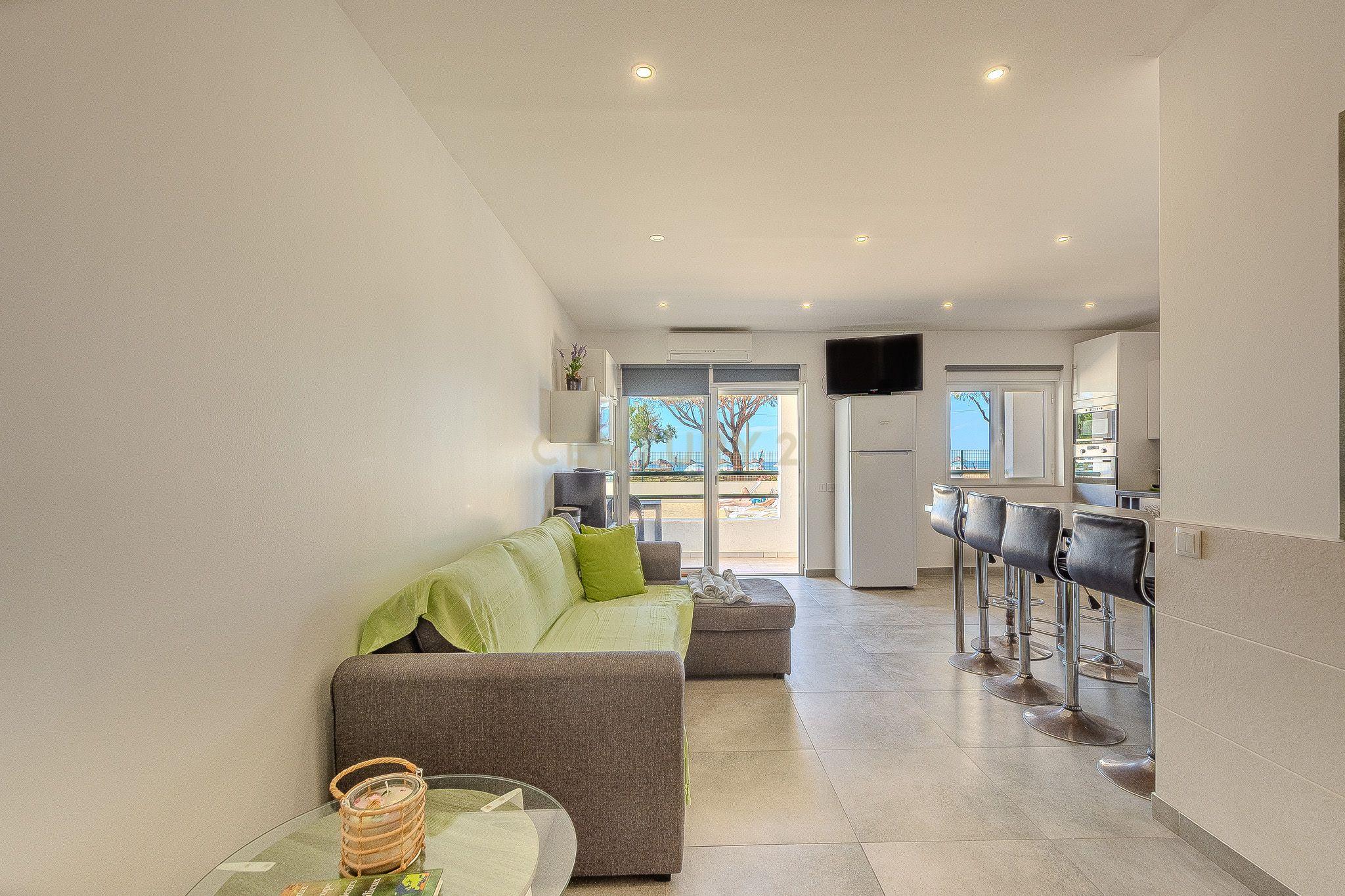 Apartamento T2 com Vista Mar na Primeira Linha de Praia – Quarteira - Image 18