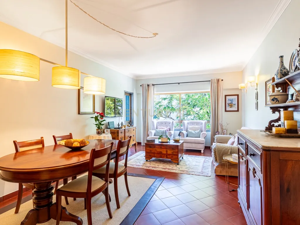 Apartamento T2 Junqueiro - Carcavelos - Cascais com varanda - Image 5