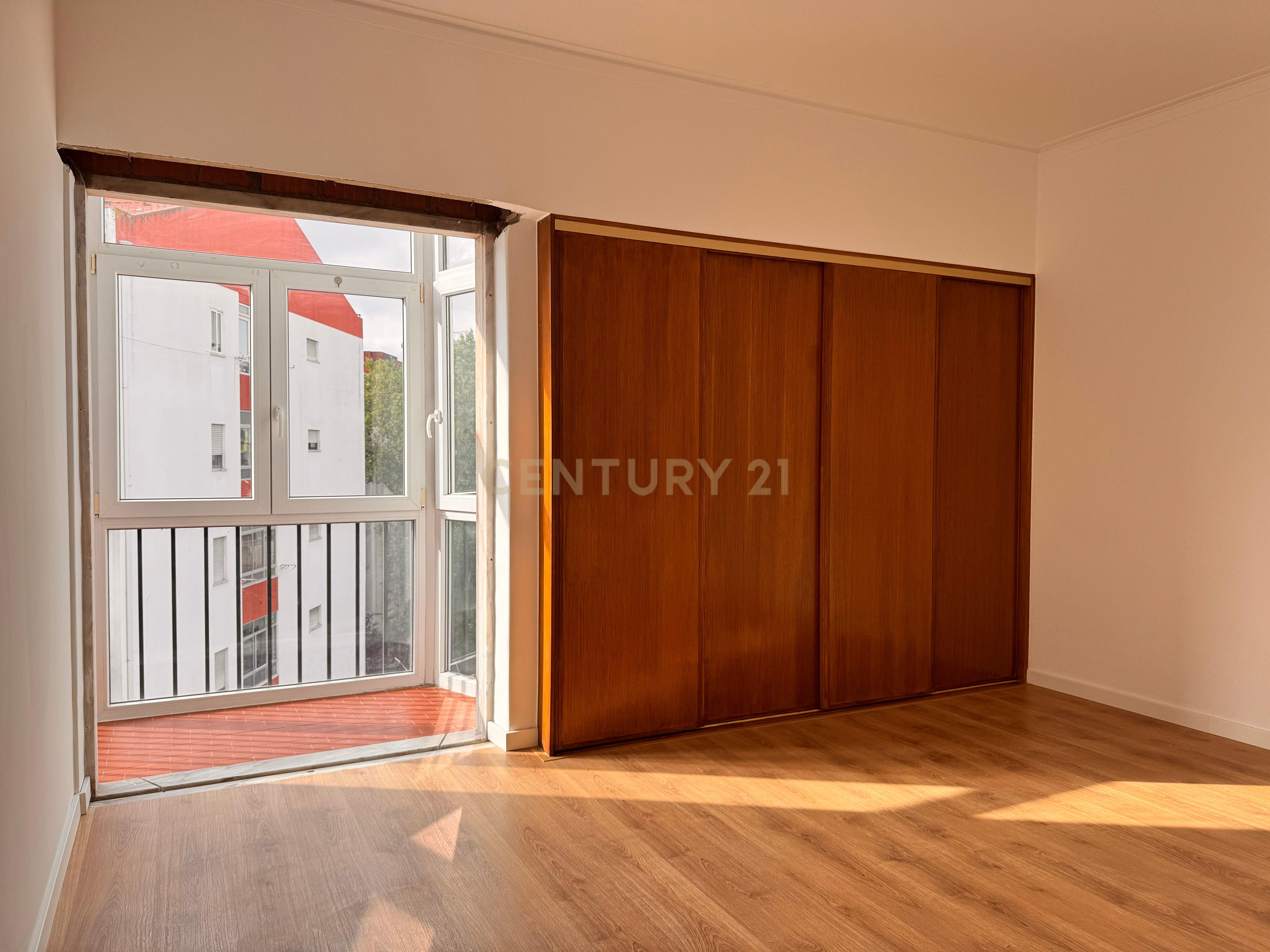 Fotografia 7 de Moderno apartamento T3 com Varanda em Oeiras, Lisboa