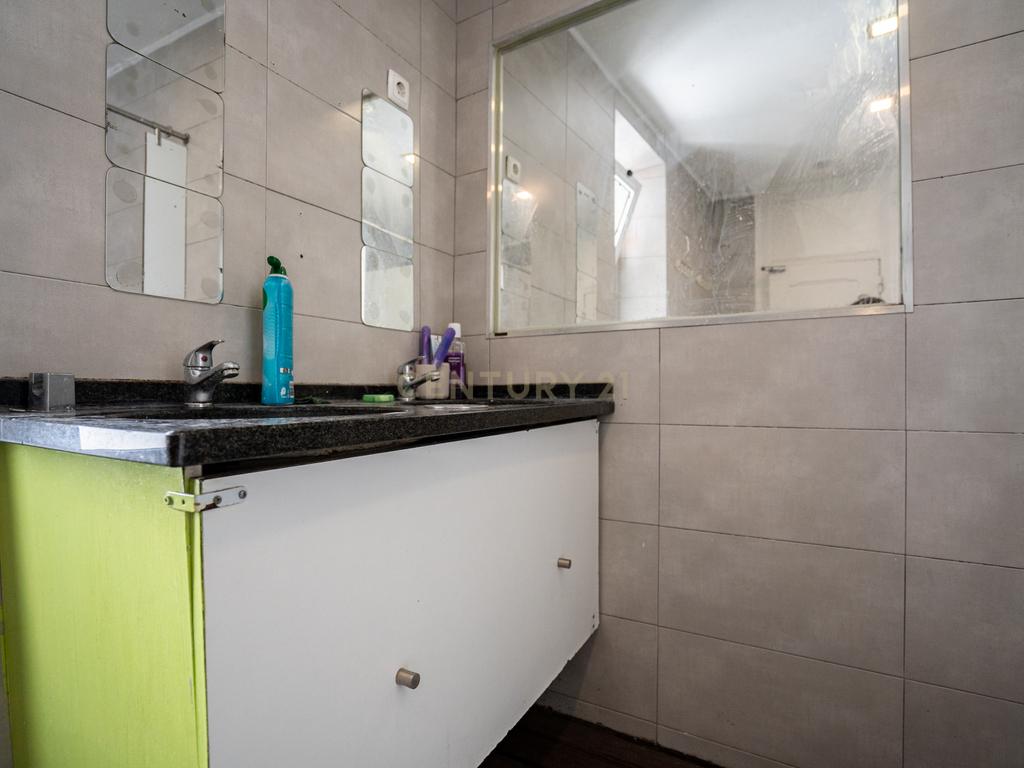 Apartamento Único com Vista sobre o Campo Pequeno – Lisboa - Image 22