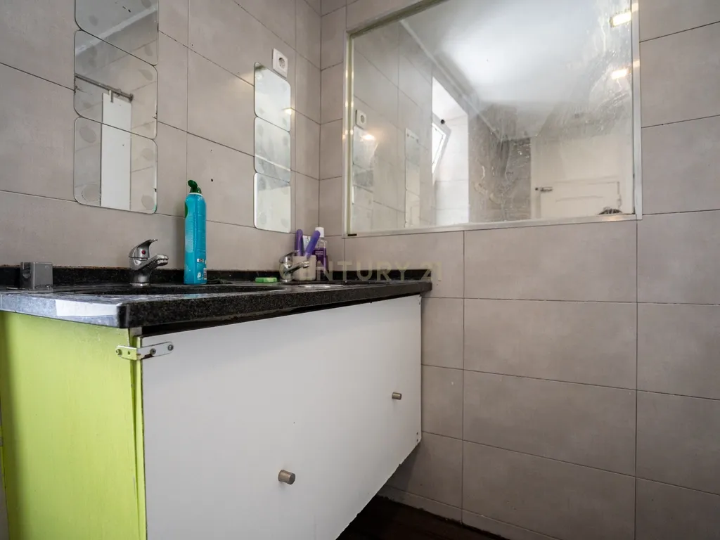 Apartamento Único com Vista sobre o Campo Pequeno – Lisboa - Image 22