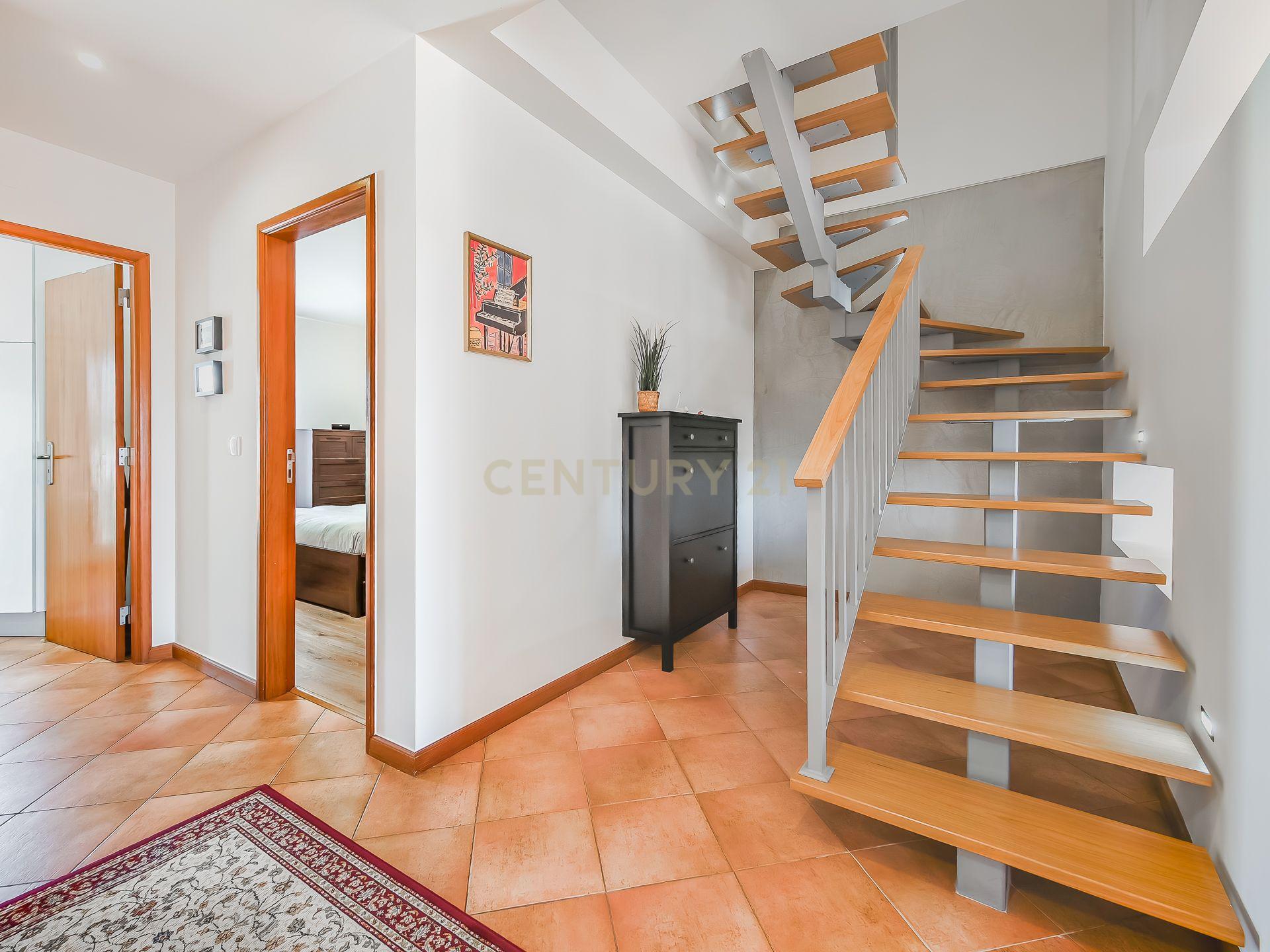 Fotografia 9 de Apartamento T2 Dúplex com Vista Panorâmica e Garagem com Carregamento Elétrico | a 15 minutos de Mafra e Ericeira - Para arrendamento!