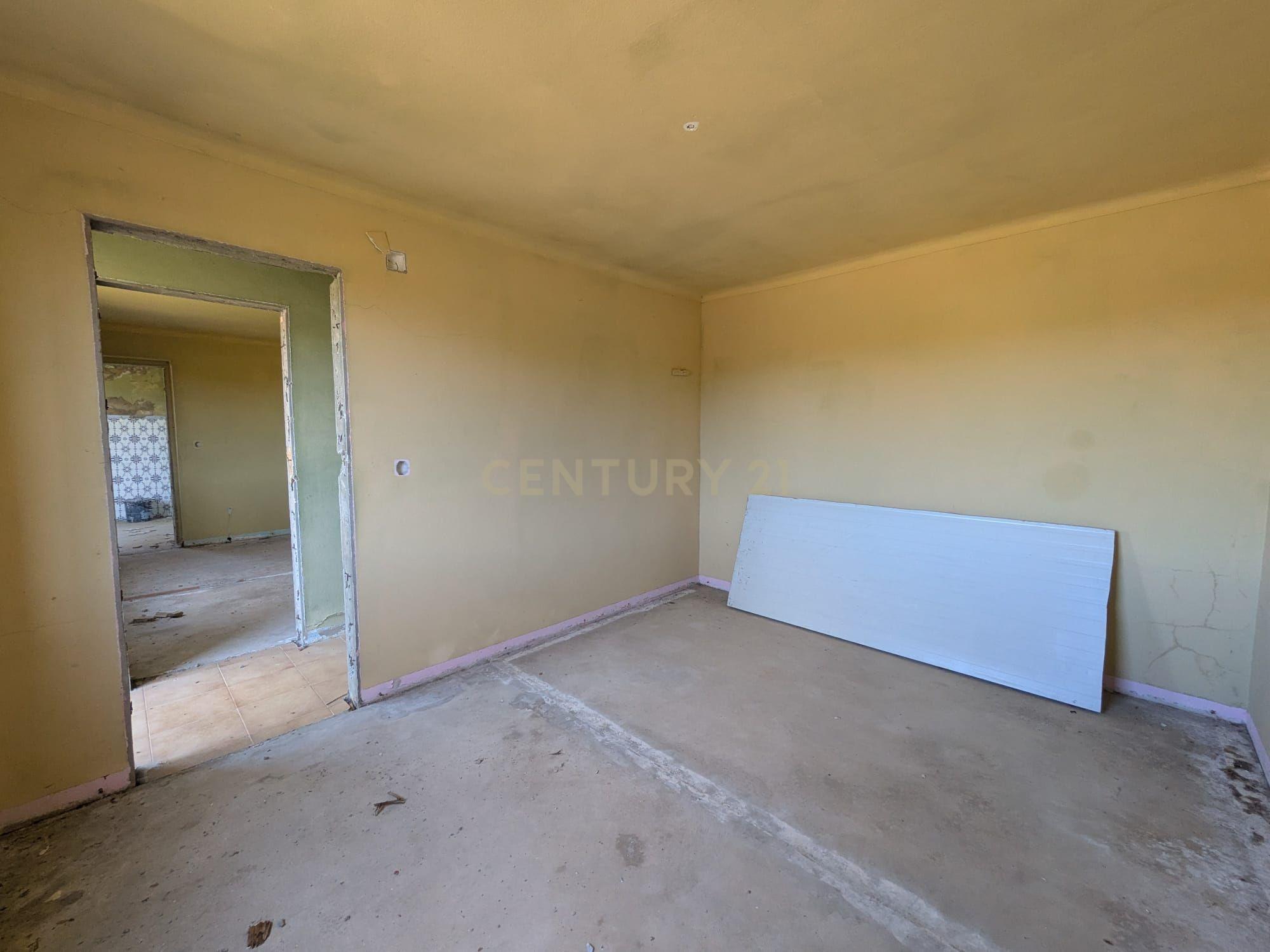 Fotografia 12 de Terreno Urbano com moradia e projeto aprovado – Cezaredes, Lourinhã