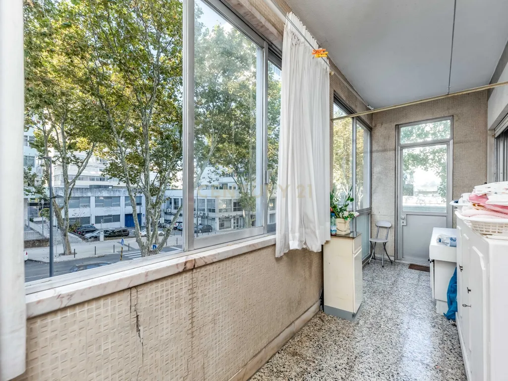 Espetacular Apartamento T5 com Terraço e Garagem, em São Domingos de Benfica, Lisboa - Image 25