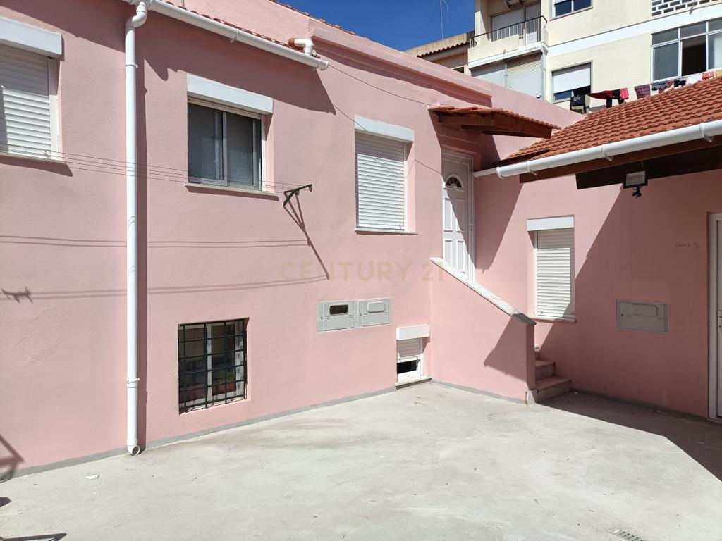 Prédio - Vila Irene - Sacavém - 12 Apartamentos - Image 2