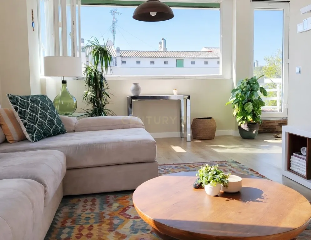 EXCLUSIVO APARTAMENTO EM URBANIZAÇÃO COM JARDIM E PISCINA - Image 5