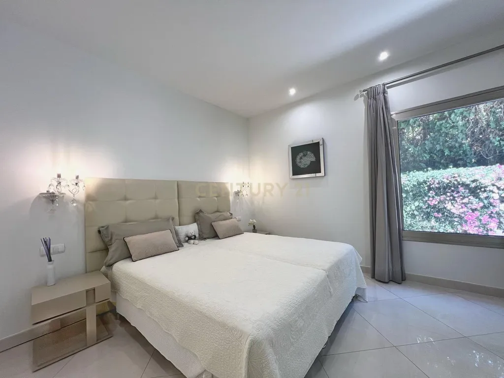 Elegante moradia mediterrânea de cinco quartos com vista para o prestigiado campo de golfe Valderrama, em Sotogrande Alto - Image 25