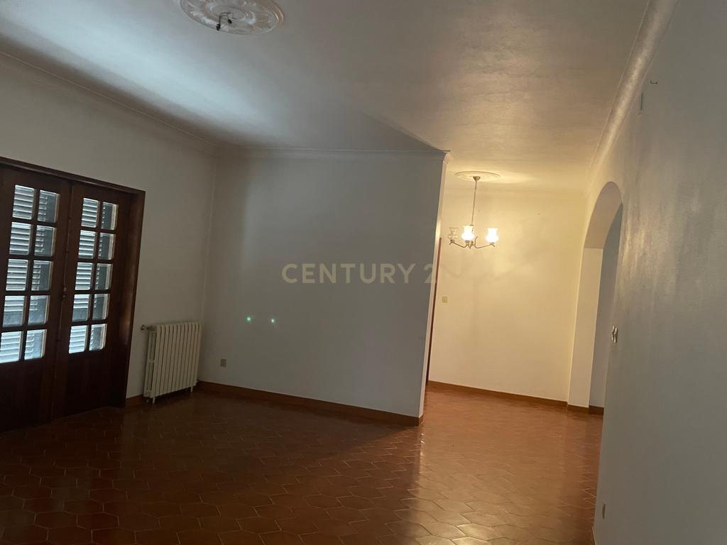 Casa T3 com Vista Panorâmica em Chaves - Image 11