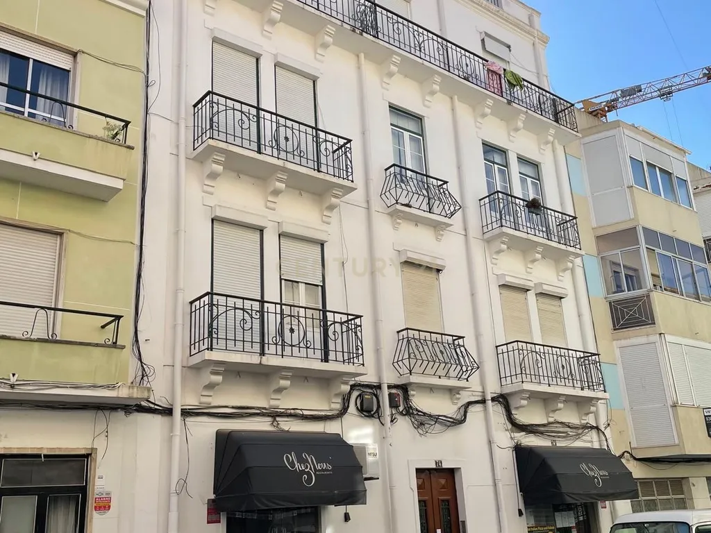 Apartamento T2 no vibrante bairro de Benfica - Image 13