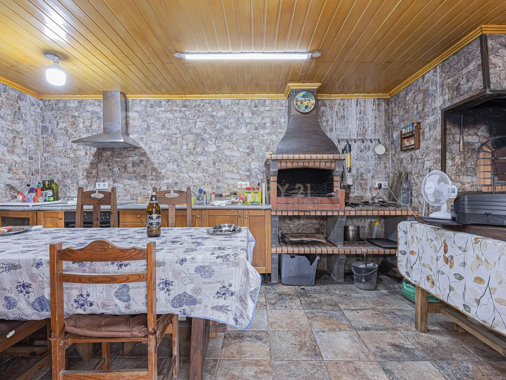Moradia T4 com 3 Pisos + Sótão e Garagem — Famões - Image 83