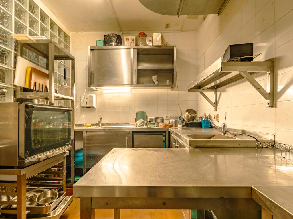 OPORTUNIDADE! ESPAÇO DE RESTAURAÇÃO MUITO BEM DECORADO E TOTALMENTE EQUIPADO EM LOCALIZAÇÃO CENTRAL DE LISBOA, GRANDE POTENCIAL PARA O SEU NEGÓCIO! - Image 18