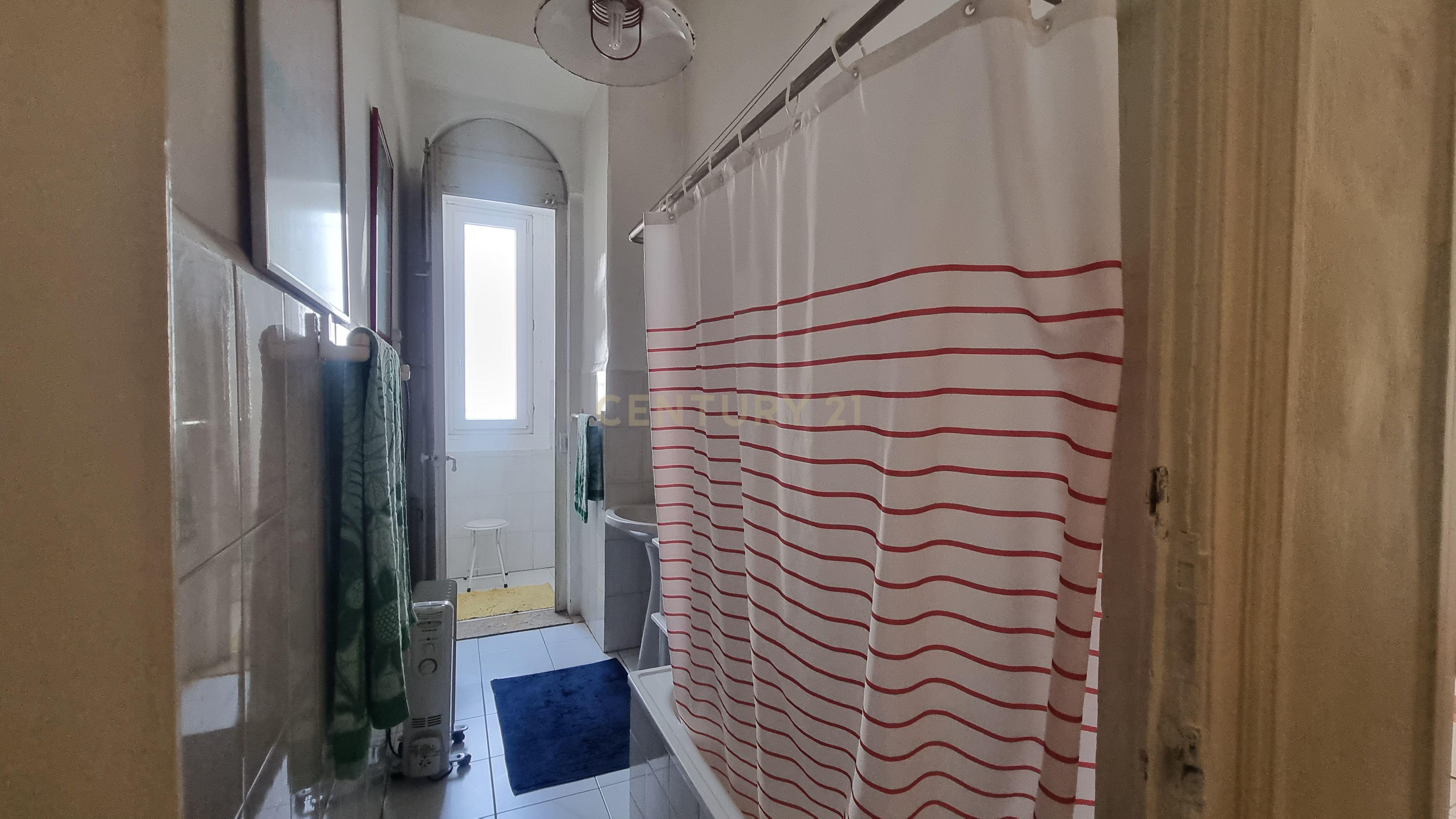Apartamento Pombalino de Charme com 8 Assoalhadas – Av. Almirante Reis, Lisboa - Image 31