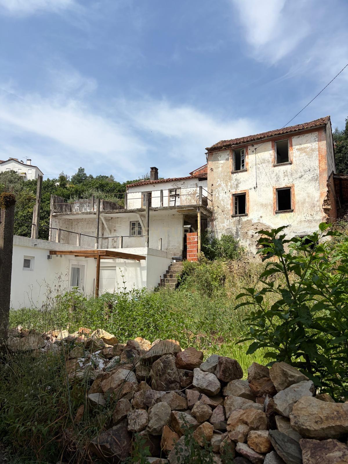Moradia para Reabilitação com Excelente Potencial em Penacova, Portugal