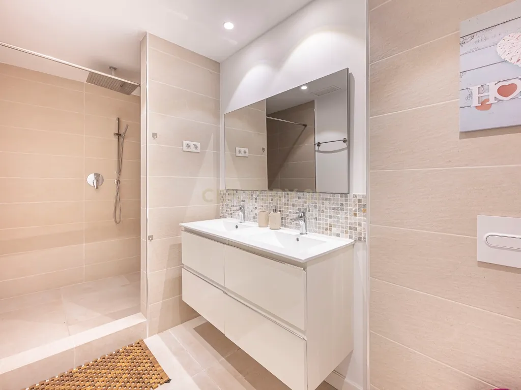 Moradia de Luxo a 500 Metros da Praia - Image 36