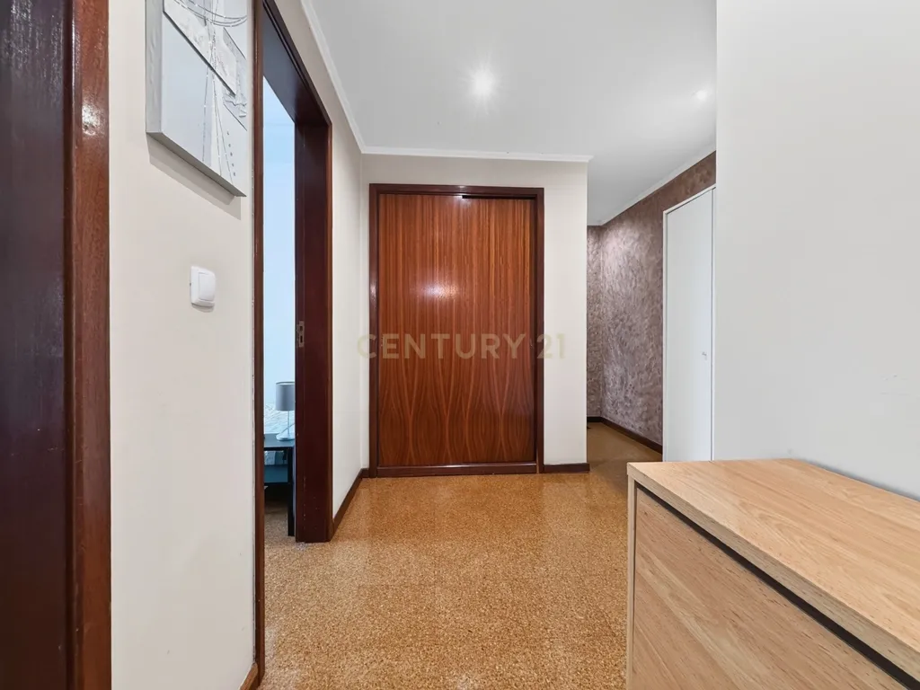 Apartamento T3 Duplex com Vista Desafogada no Monte da Caparica - Image 35