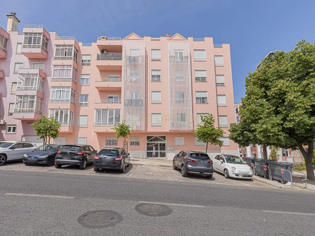 Magnífico apartamento T2 no Feijó - 1 andar com elevador - Image 1