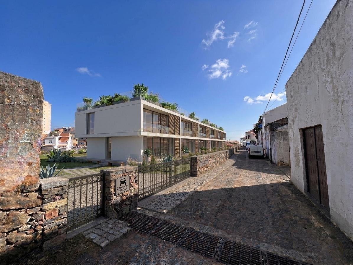 Fotografia 3 de Último Terreno Amplo para Investimento junto à Praia