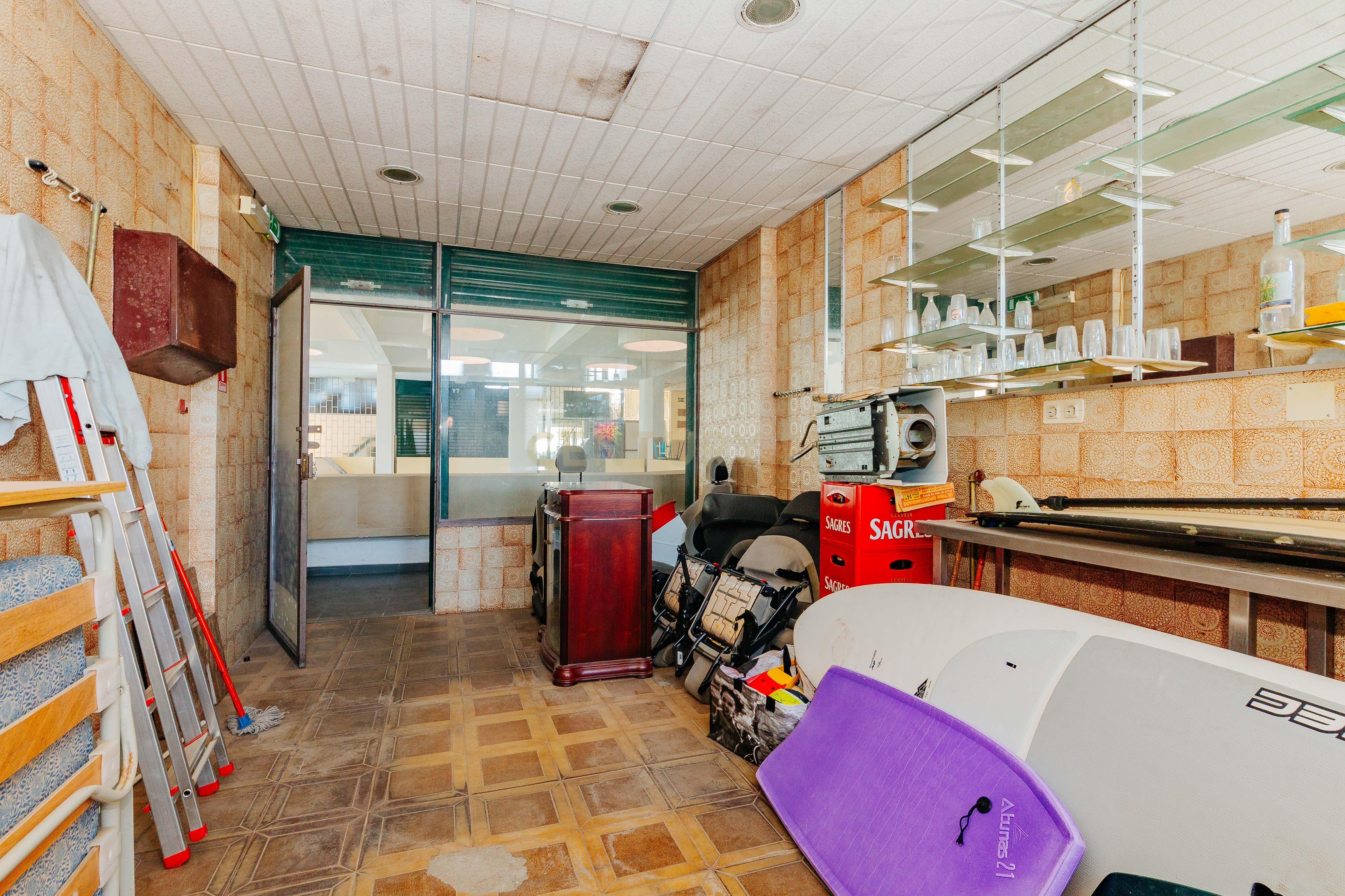 Loja para venda em Marvila, inserida numa galeria comercial. - Image 9