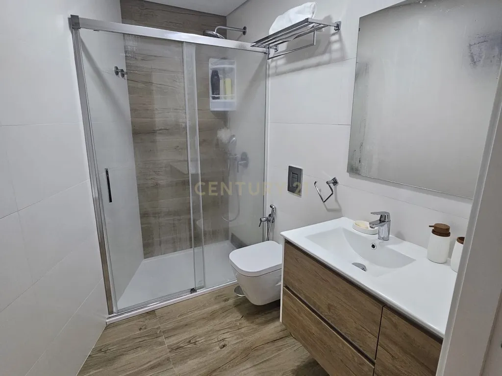 Moradia T4+1 de Luxo em Famões – Elegância, Conforto e Localização Premium - Image 16